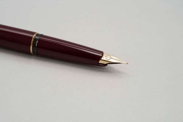 Montblanc-Classic-Burgundy-5.jpg
