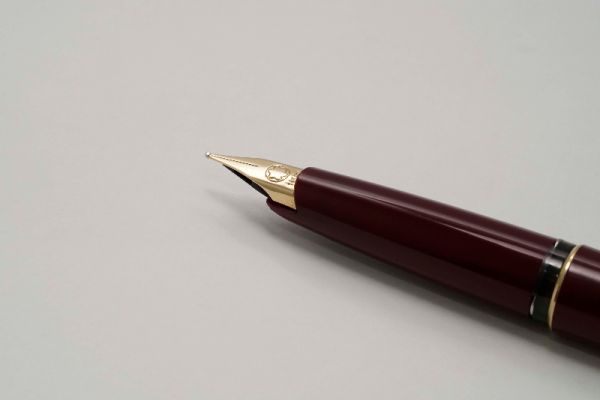 Montblanc-Classic-Burgundy-6.jpg
