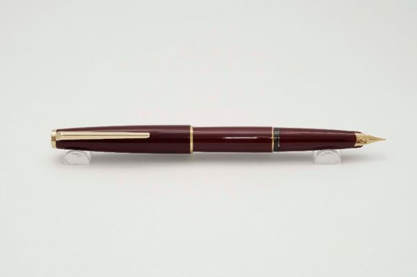 Montblanc-Classic-Burgundy-8.jpg