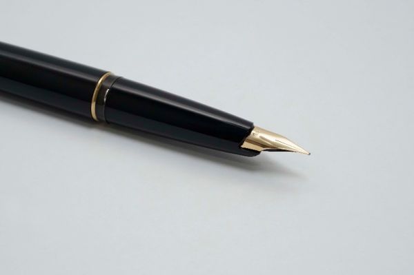 Montblanc-Classic-Gloss-Black-Silver-Plated-Pinstripe-Cap-5.jpg
