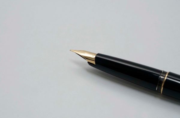 Montblanc-Classic-Gloss-Black-Silver-Plated-Pinstripe-Cap-6.jpg