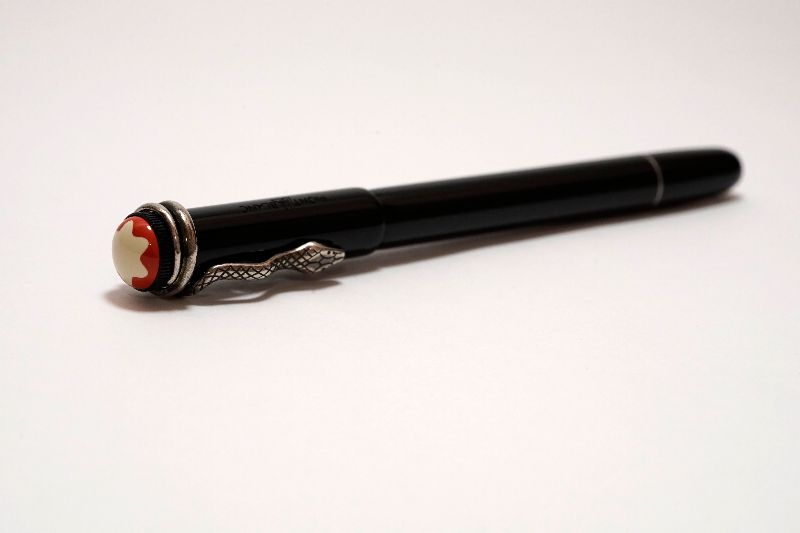 Montblanc-Heritage-Collection-Rouge-et-Noir-Special-Edition-10.jpg