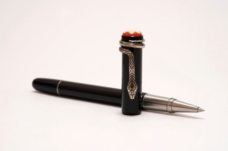 Montblanc-Heritage-Collection-Rouge-et-Noir-Special-Edition-2.jpg