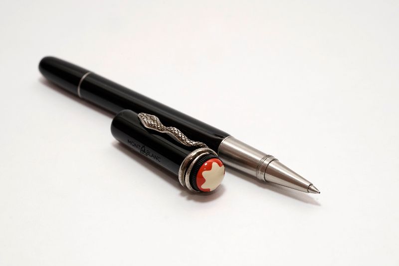 Montblanc-Heritage-Collection-Rouge-et-Noir-Special-Edition-3.jpg
