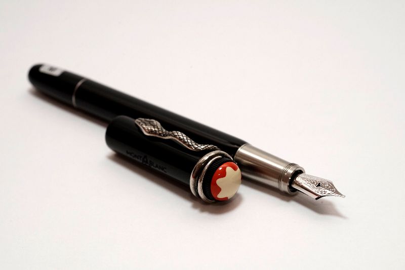 Montblanc-Heritage-Collection-Rouge-et-Noir-Special-Edition-3.jpg