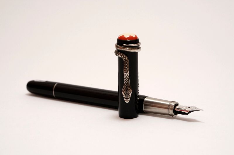 Montblanc-Heritage-Collection-Rouge-et-Noir-Special-Edition-4.jpg