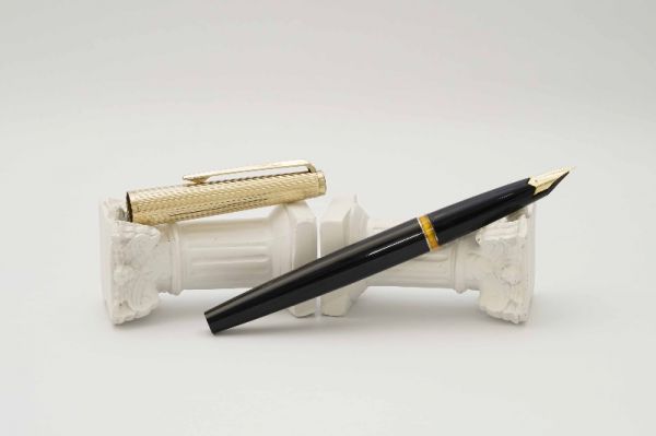Montblanc-Masterpiece-124-Gold-Black-1.jpg