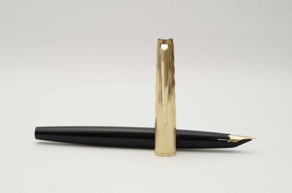Montblanc-Masterpiece-124-Gold-Black-2.jpg