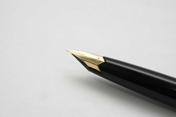 Montblanc-Masterpiece-124-Gold-Black-6.jpg