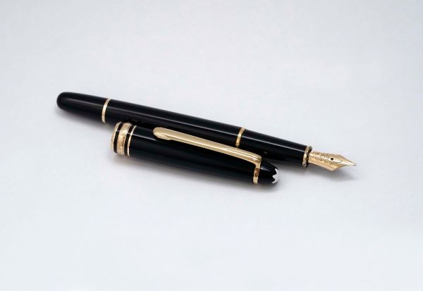 Montblanc-Meisterstuck-144-Classic-Black-Resin-1.jpg