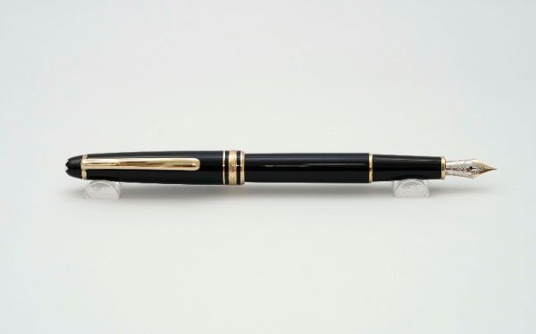 Montblanc-Meisterstuck-144-Classic-Black-Resin-11.jpg