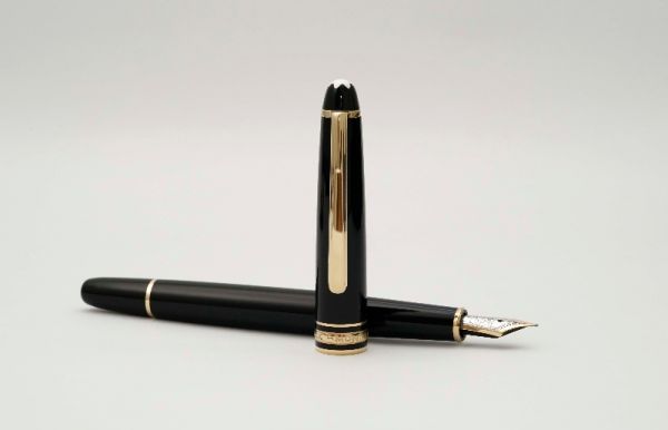Montblanc-Meisterstuck-144-Classic-Black-Resin-2.jpg