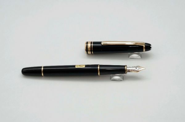 Montblanc-Meisterstuck-144-Classic-Black-Resin-3.jpg