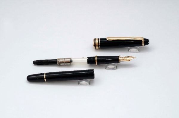 Montblanc-Meisterstuck-144-Classic-Black-Resin-3.jpg
