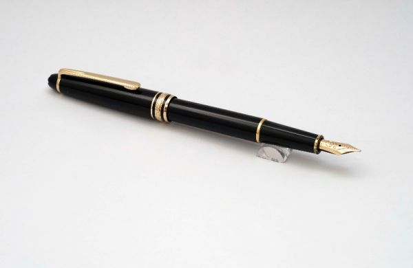 Montblanc-Meisterstuck-144-Classic-Black-Resin-6.jpg