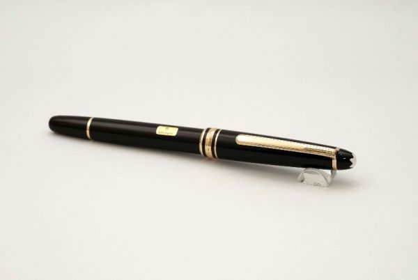 Montblanc-Meisterstuck-144-Classic-Black-Resin-7.jpg