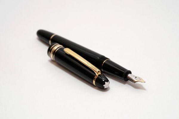 Montblanc-Meisterstuck-145-Classique-2.jpg