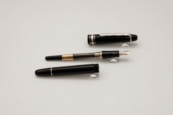 Montblanc-Meisterstuck-145-Classique-Platinum-Black-Resin-4.jpg