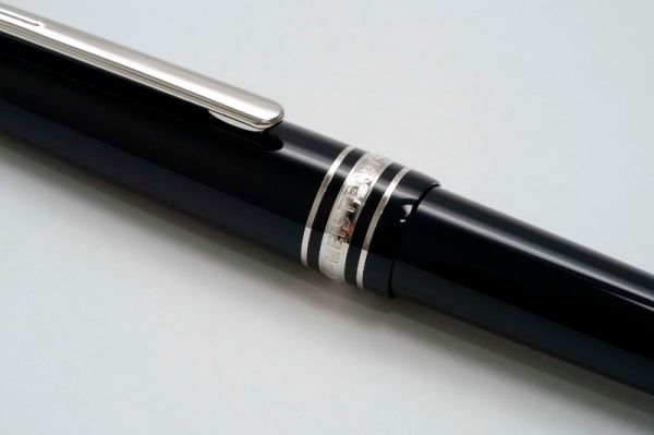 Montblanc-Meisterstuck-145-Classique-Platinum-Black-Resin-9.jpg