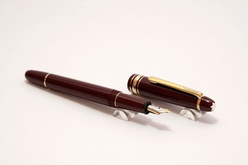 Montblanc-Meisterstuck-145R-Burgundy-Hommage-A-Frederic-Chopin-5.jpg