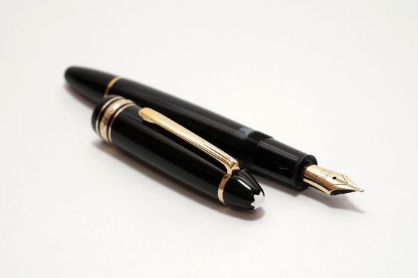 Montblanc-Meisterstuck-146-Black-Resin-1.jpg