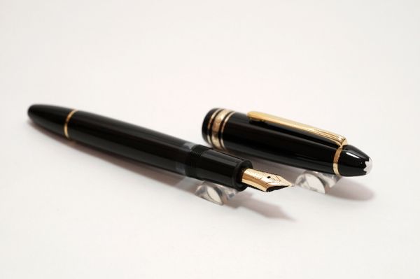 Montblanc-Meisterstuck-146-Black-Resin-5.jpg