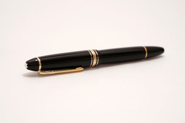 Montblanc-Meisterstuck-146-Black-Resin-9.jpg