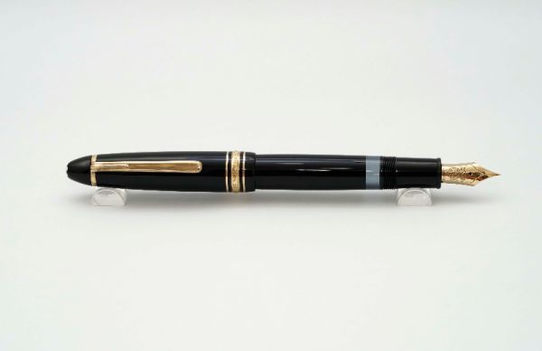 Montblanc-Meisterstuck-146-Classic-Black-Resin-10.jpg