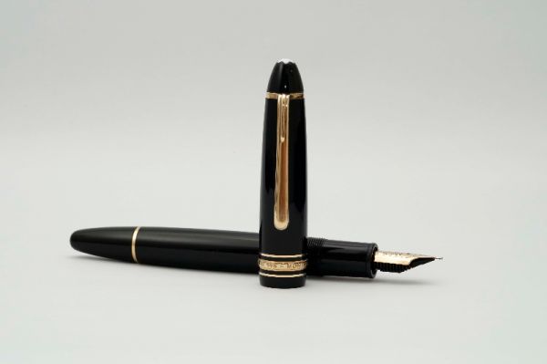 Montblanc-Meisterstuck-146-Classic-Black-Resin-2.jpg