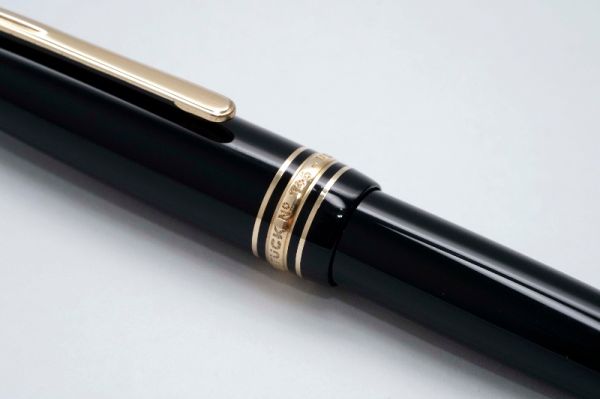Montblanc-Meisterstuck-146-Classic-Black-Resin-3.jpg