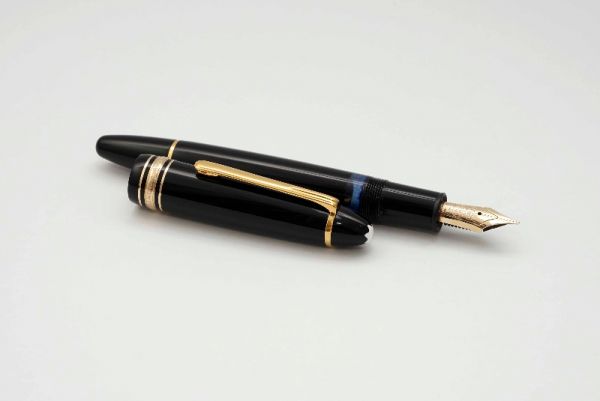 Montblanc-Meisterstuck-146-Classic-Black-Resin-3.jpg