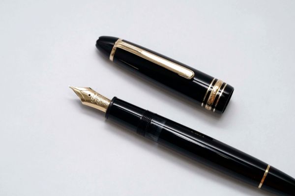 Montblanc-Meisterstuck-146-Classic-Black-Resin-4.jpg