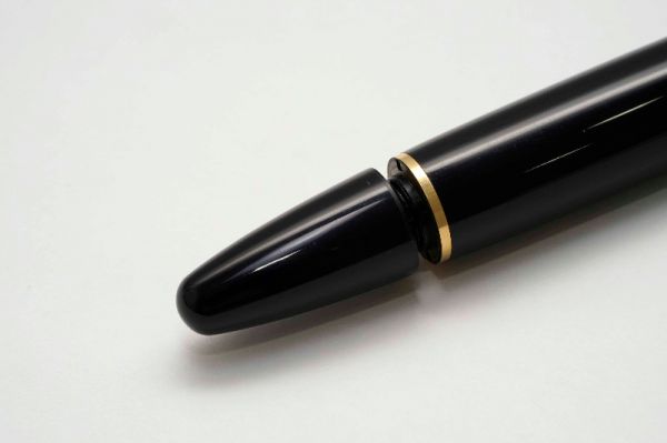 Montblanc-Meisterstuck-146-Classic-Black-Resin-5.jpg