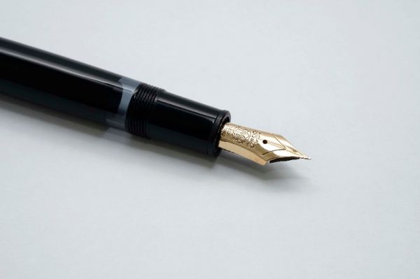 Montblanc-Meisterstuck-146-Classic-Black-Resin-7.jpg