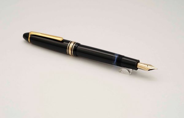 Montblanc-Meisterstuck-146-Classic-Black-Resin-7.jpg