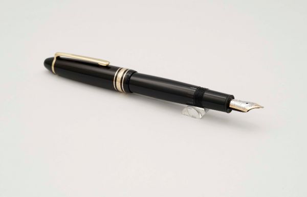 Montblanc-Meisterstuck-146-Classic-Black-Resin-8.jpg