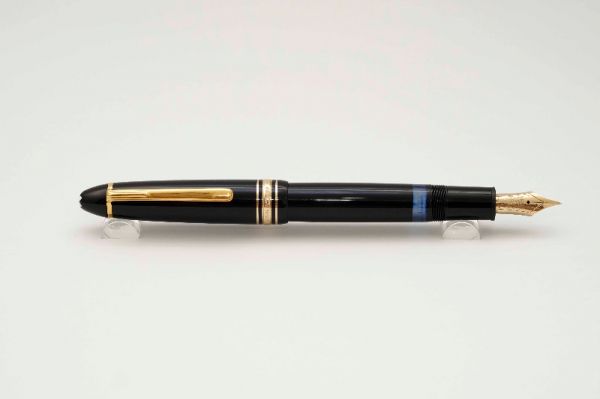 Montblanc-Meisterstuck-146-Classic-Black-Resin-8.jpg