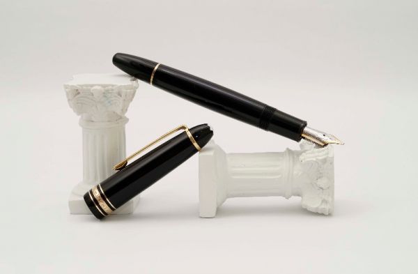 Montblanc-Meisterstuck-147-Traveller-Black-Resin-2.jpg