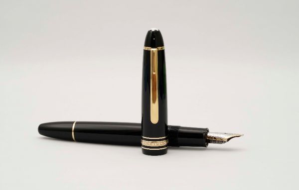 Montblanc-Meisterstuck-147-Traveller-Black-Resin-3.jpg
