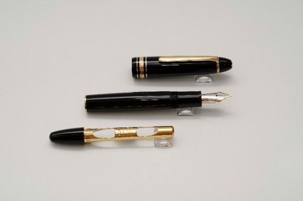 Montblanc-Meisterstuck-147-Traveller-Black-Resin-4.jpg