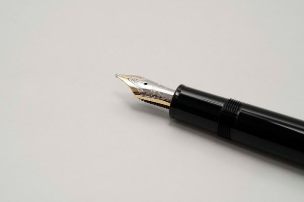 Montblanc-Meisterstuck-147-Traveller-Black-Resin-6.jpg
