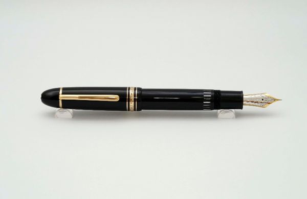 Montblanc-Meisterstuck-149-Black-Resin-12.jpg