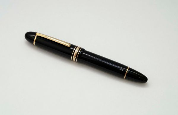 Montblanc-Meisterstuck-149-Black-Resin-13.jpg