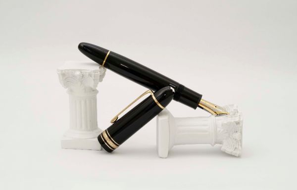 Montblanc-Meisterstuck-149-Black-Resin-2.jpg
