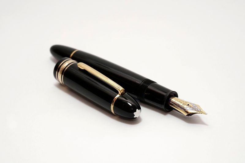 Montblanc-Meisterstuck-149-Black-Resin-2.jpg