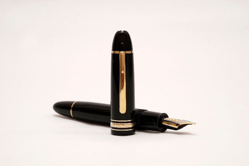 Montblanc-Meisterstuck-149-Black-Resin-3.jpg
