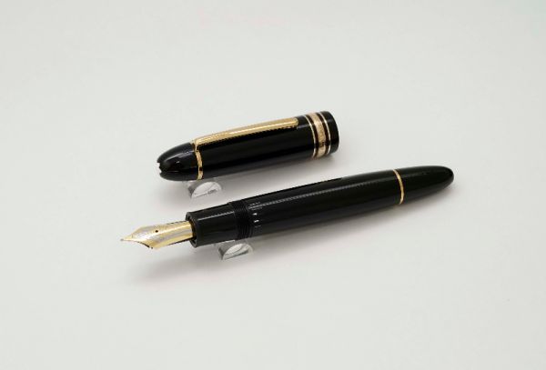 Montblanc-Meisterstuck-149-Black-Resin-5.jpg