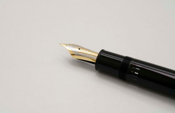 Montblanc-Meisterstuck-149-Black-Resin-6.jpg