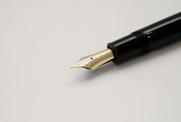 Montblanc-Meisterstuck-149-Black-Resin-7.jpg