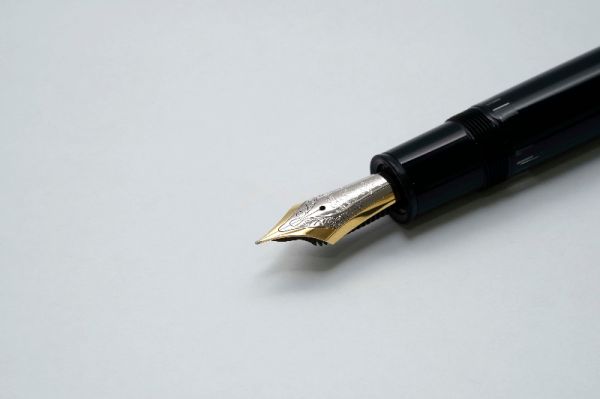 Montblanc-Meisterstuck-149-Black-Resin-9.jpg